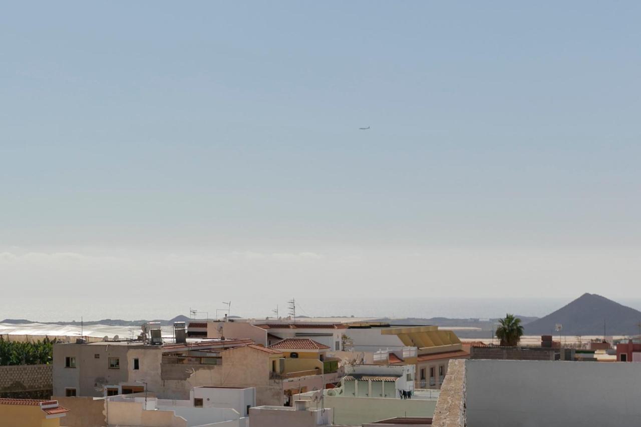 Hostel Neon Tenerife Guaza ภายนอก รูปภาพ