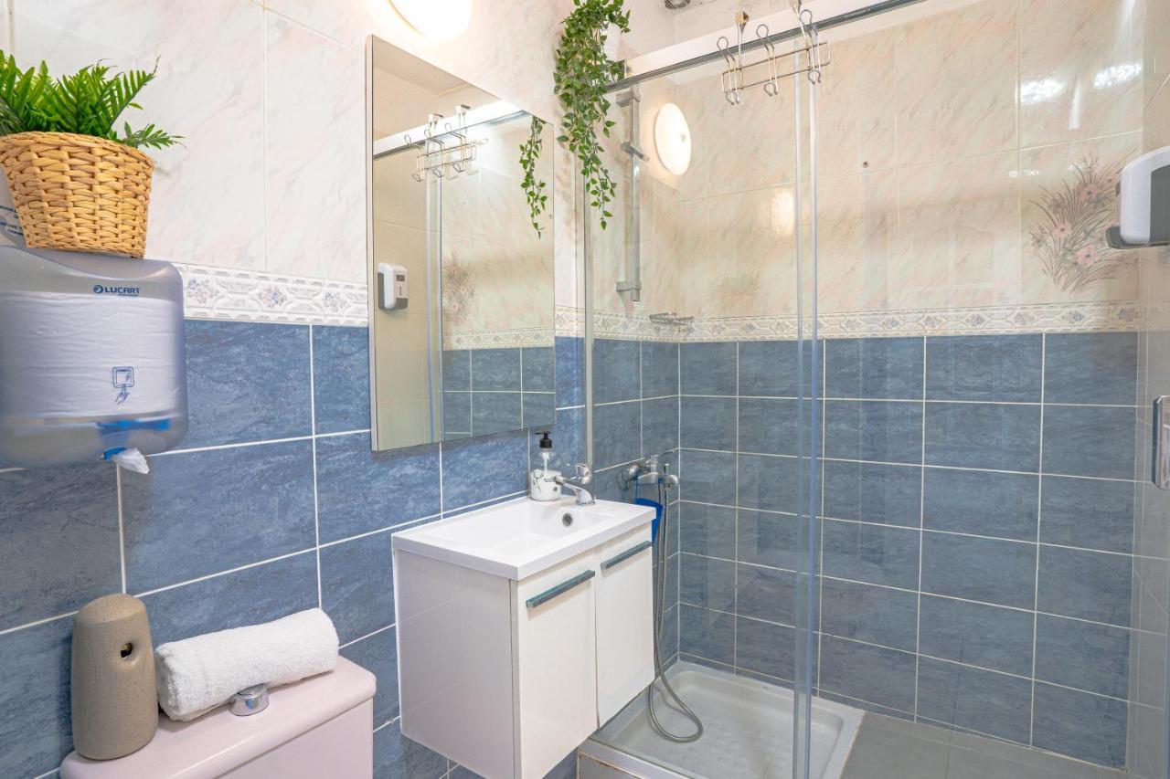 Hostel Neon Tenerife Guaza ภายนอก รูปภาพ