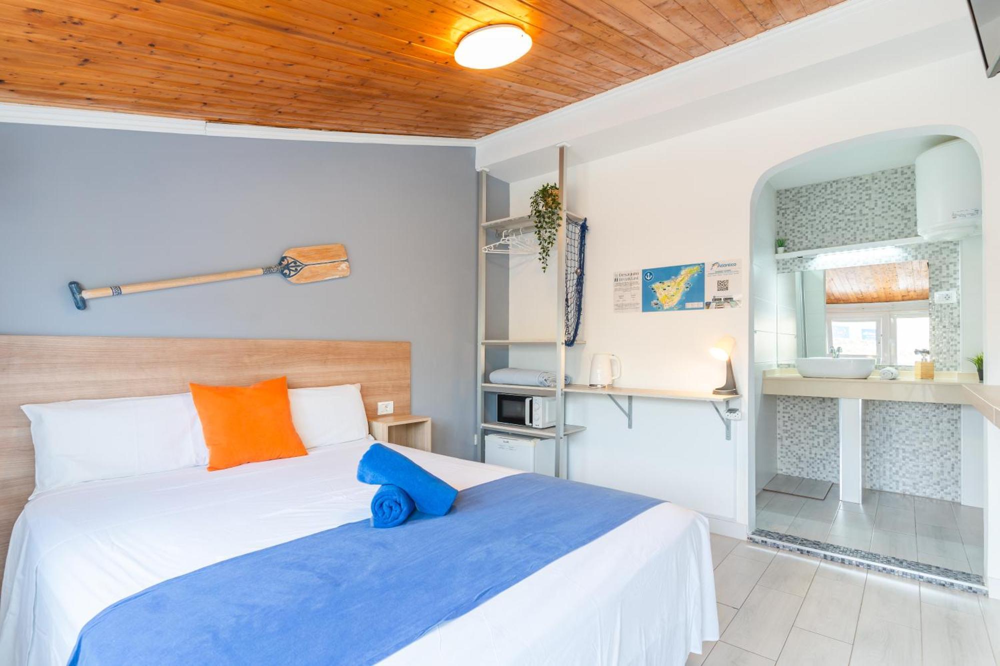 Hostel Neon Tenerife Guaza ภายนอก รูปภาพ