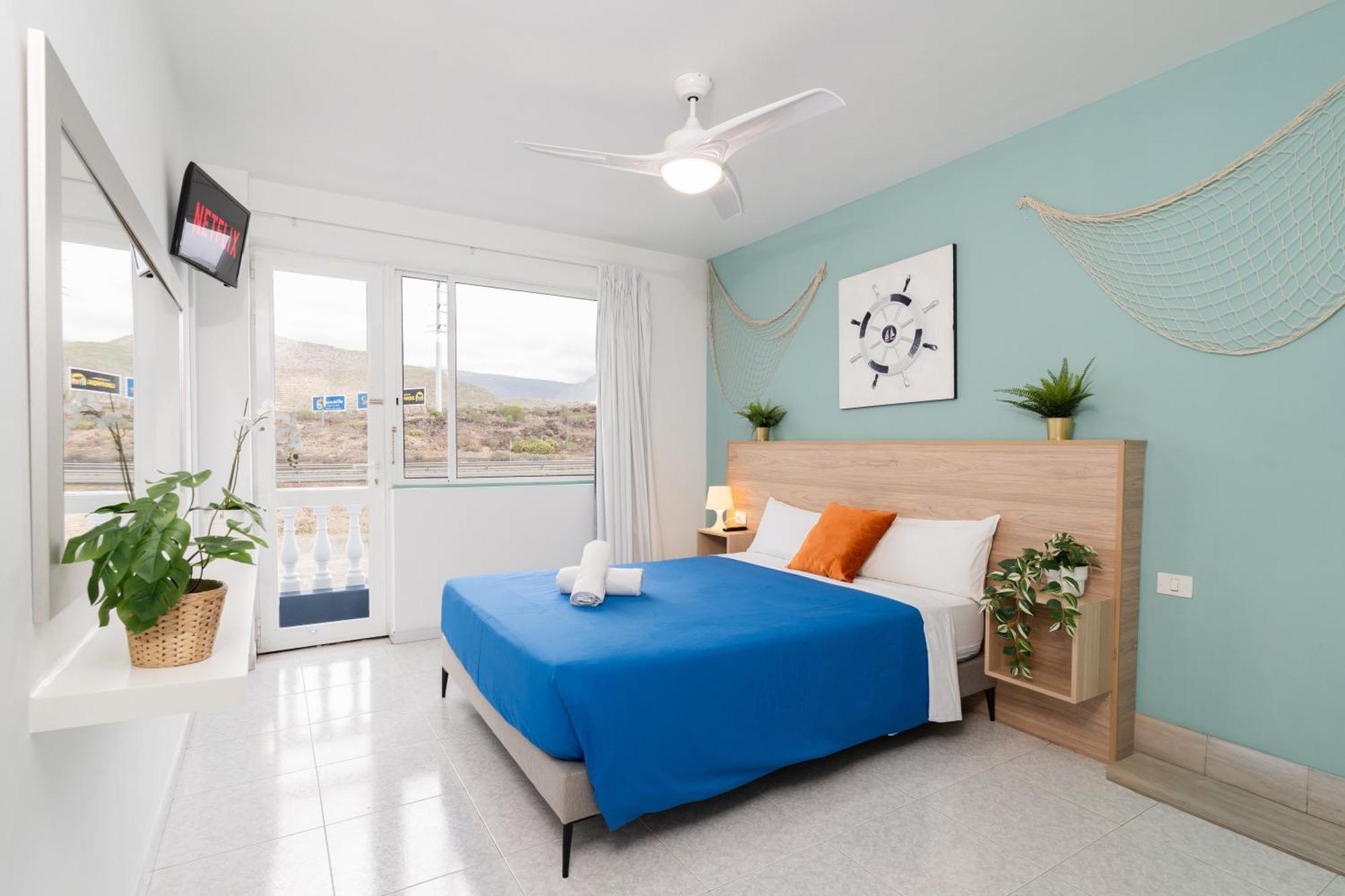 Hostel Neon Tenerife Guaza ภายนอก รูปภาพ