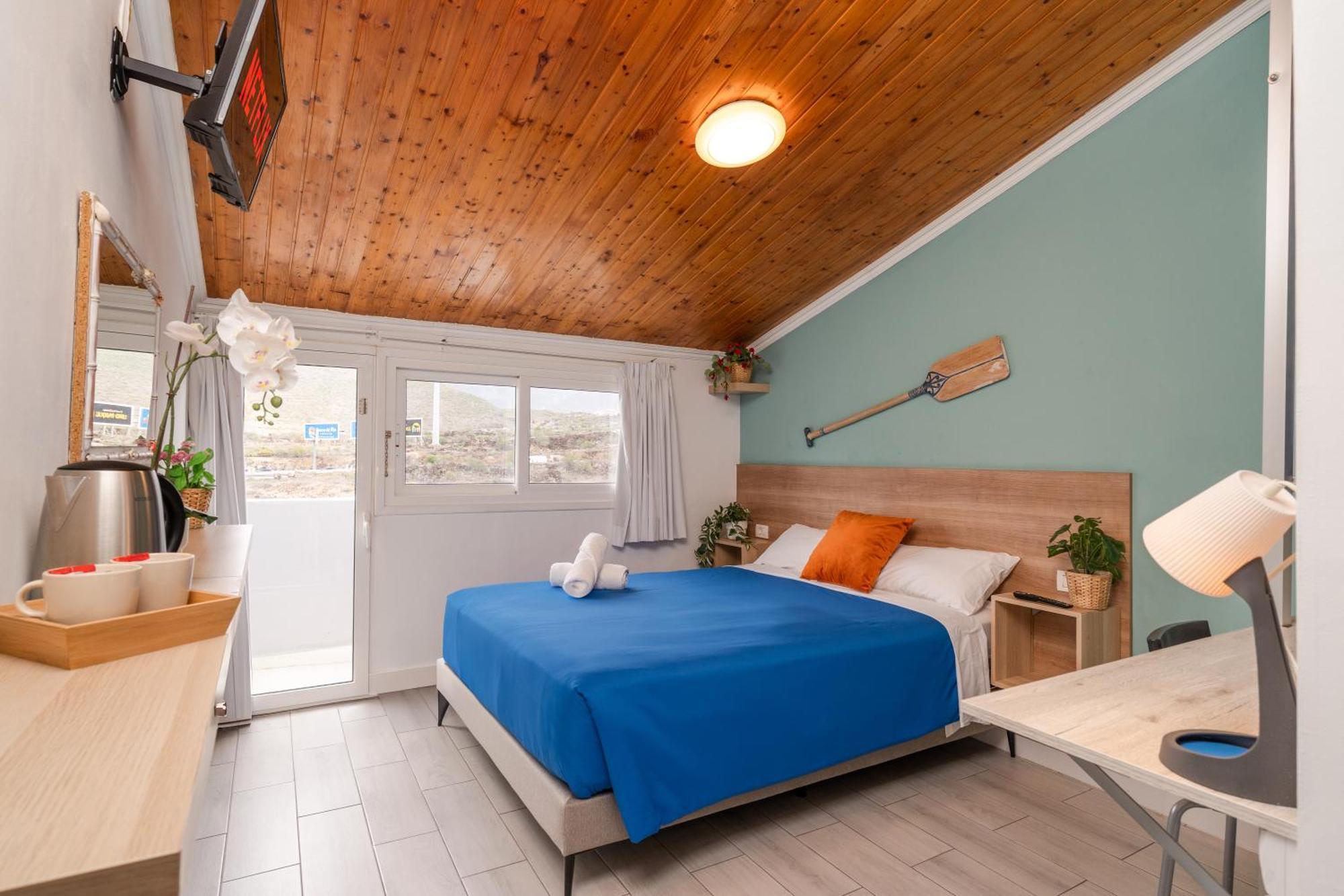 Hostel Neon Tenerife Guaza ภายนอก รูปภาพ